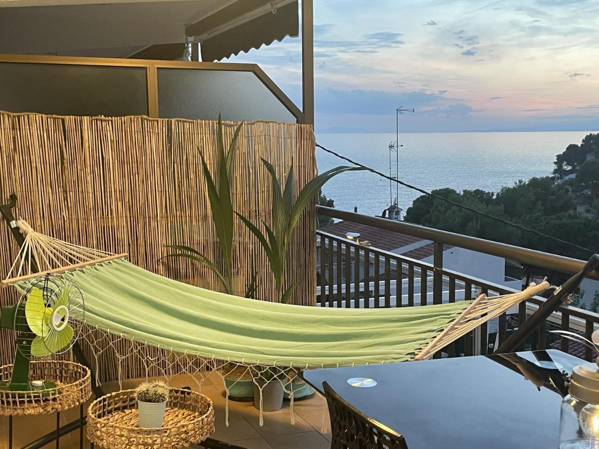 Beach Front Retro Hideaway In Salou Exterior photo