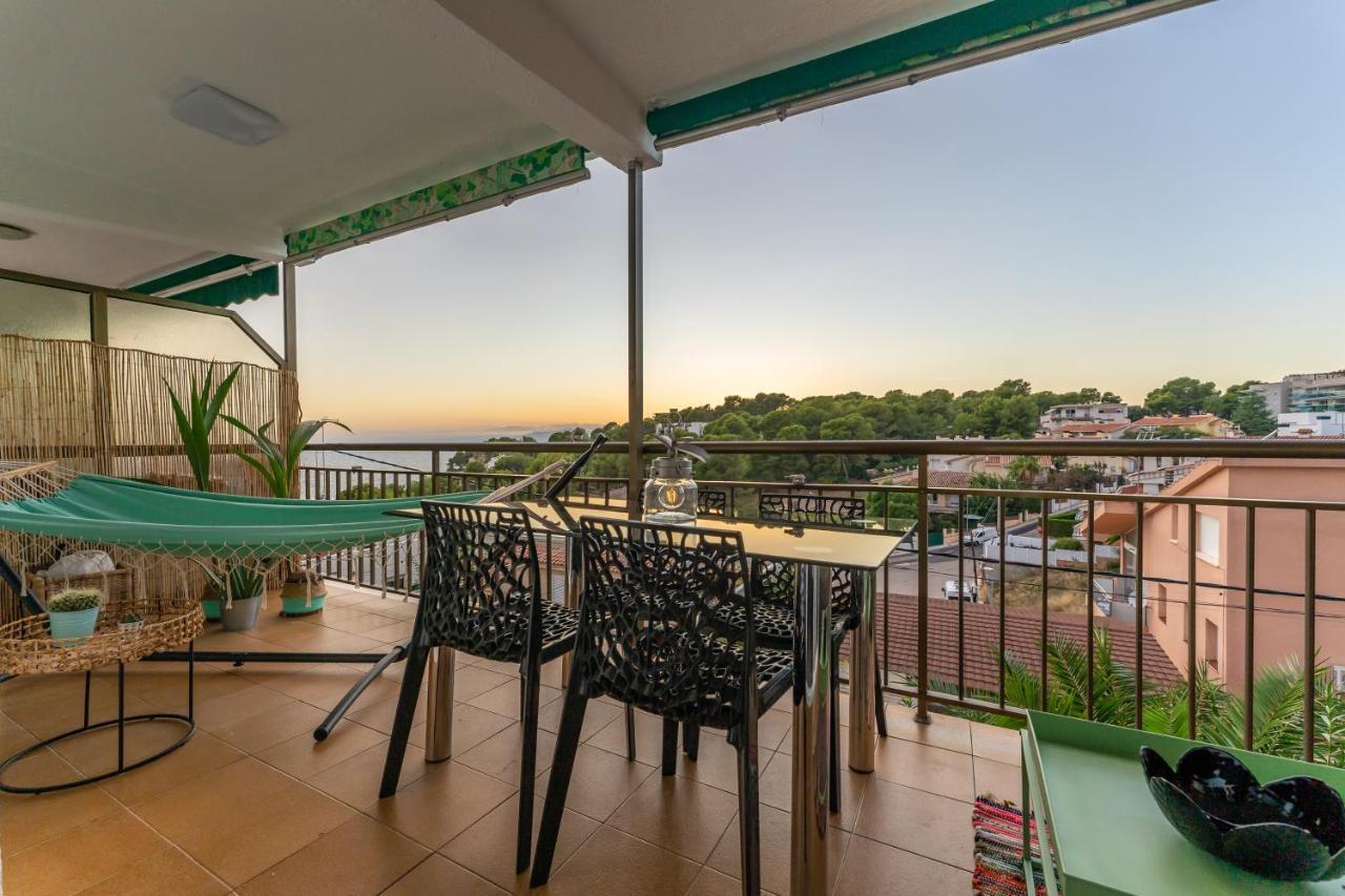 Beach Front Retro Hideaway In Salou Exterior photo
