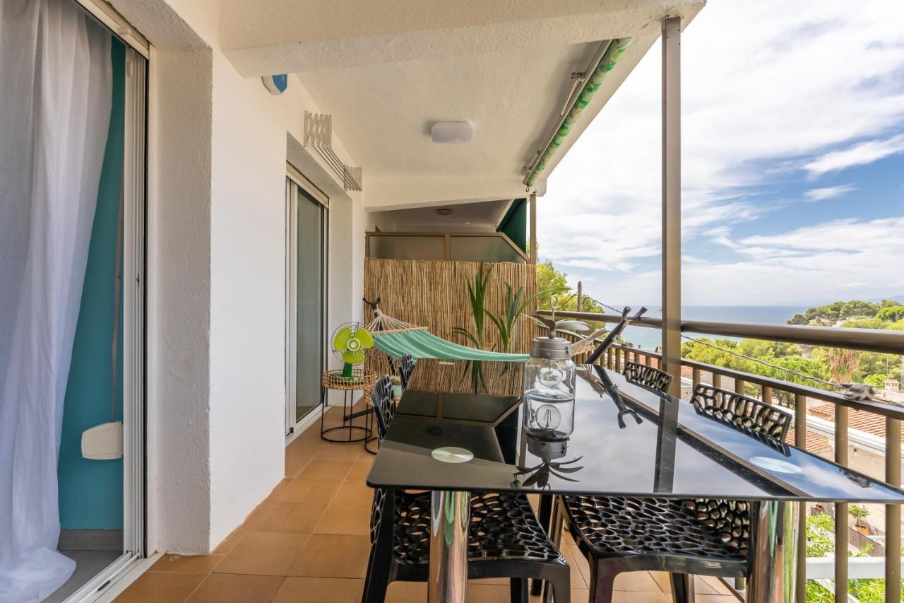 Beach Front Retro Hideaway In Salou Exterior photo