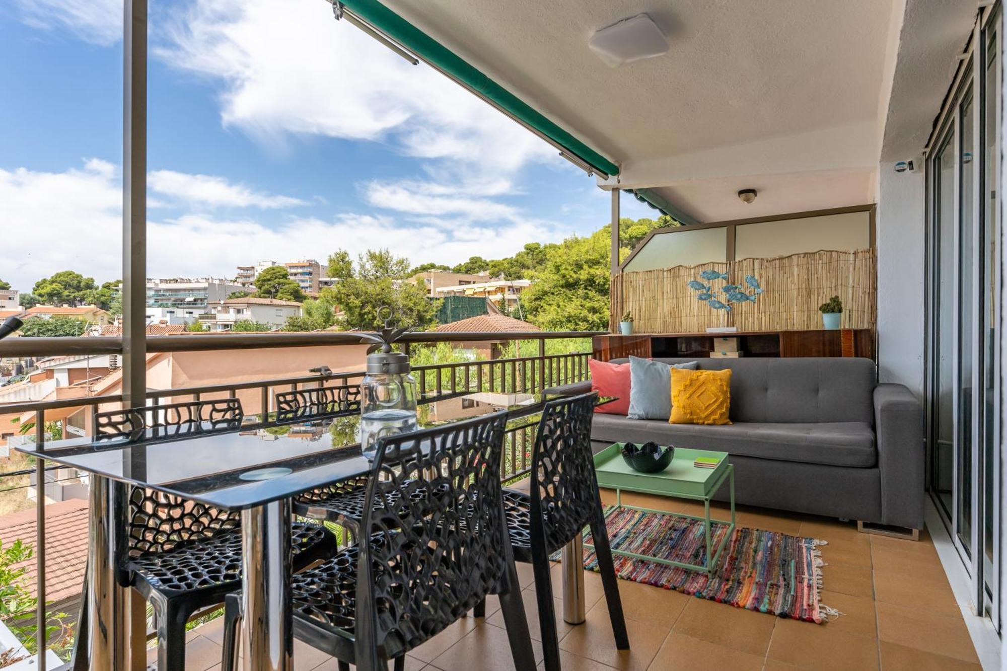 Beach Front Retro Hideaway In Salou Exterior photo