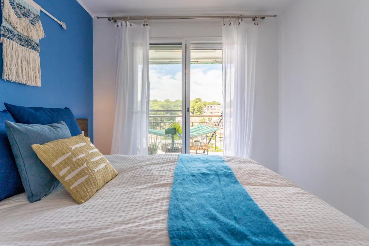 Beach Front Retro Hideaway In Salou Exterior photo