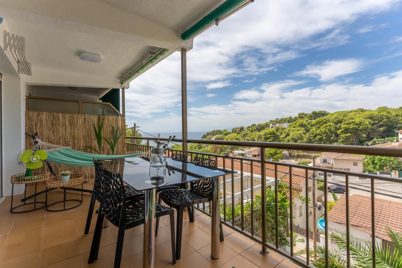 Beach Front Retro Hideaway In Salou Exterior photo