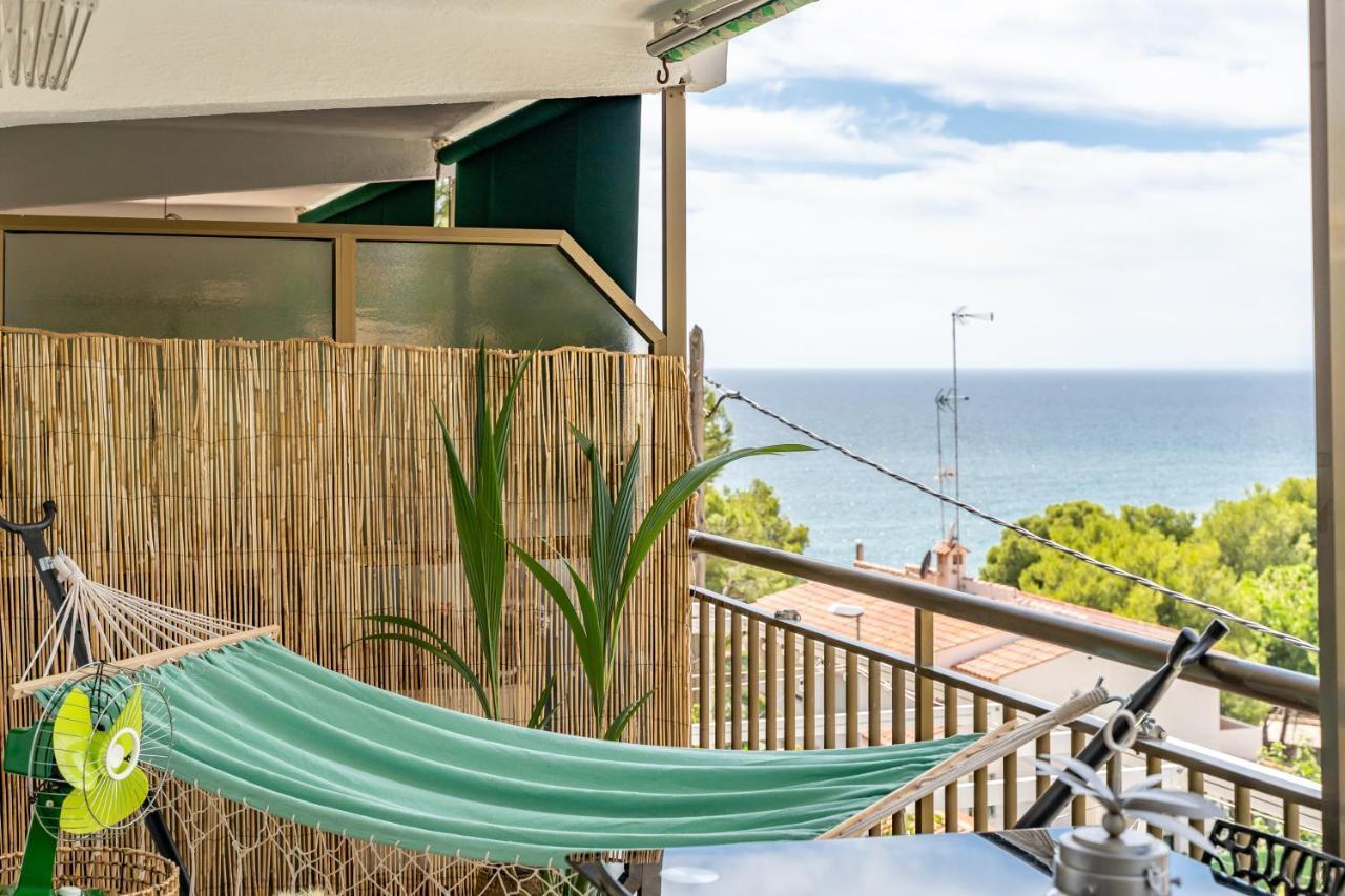 Beach Front Retro Hideaway In Salou Exterior photo