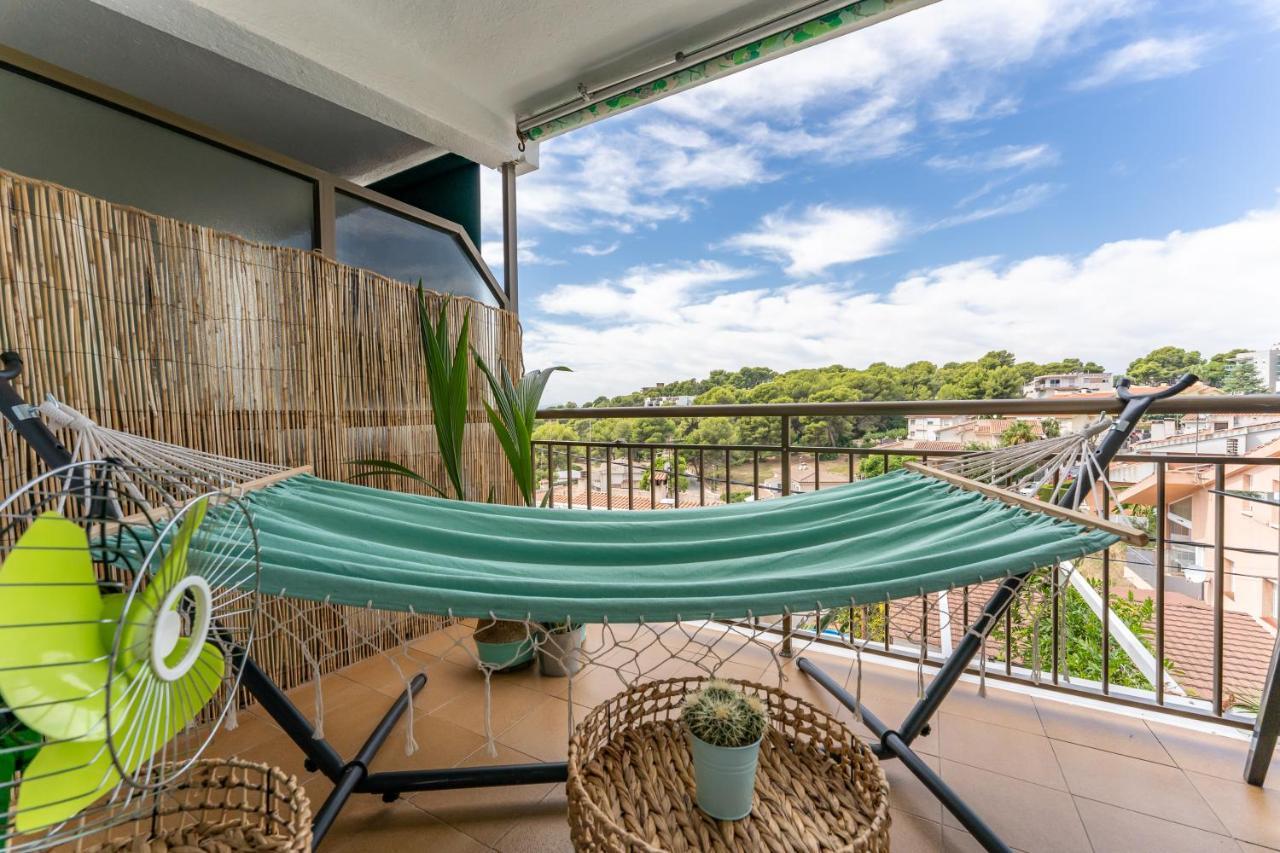 Beach Front Retro Hideaway In Salou Exterior photo