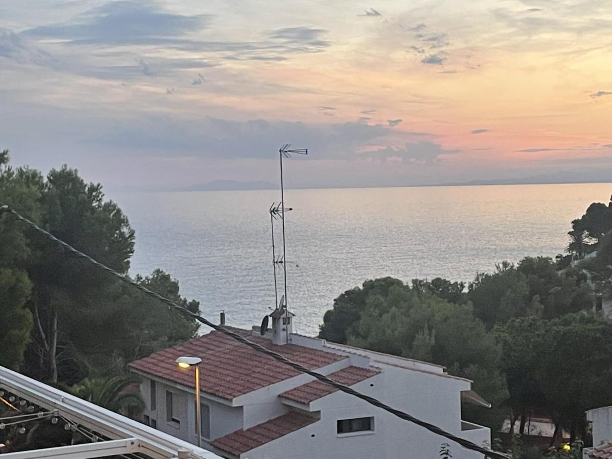 Beach Front Retro Hideaway In Salou Exterior photo