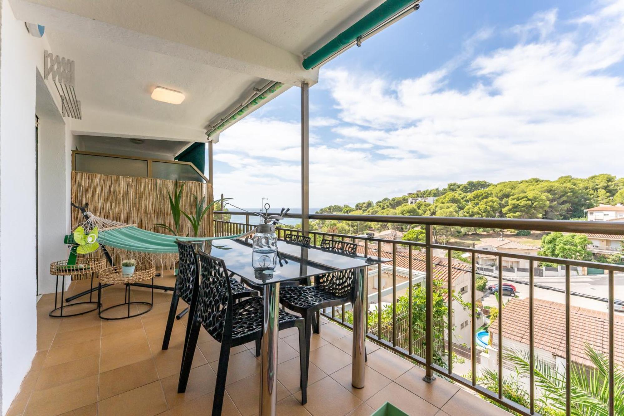 Beach Front Retro Hideaway In Salou Exterior photo