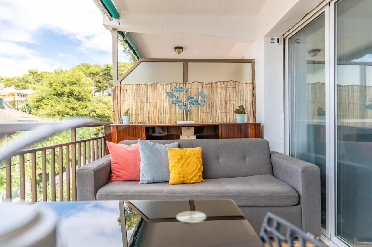 Beach Front Retro Hideaway In Salou Exterior photo