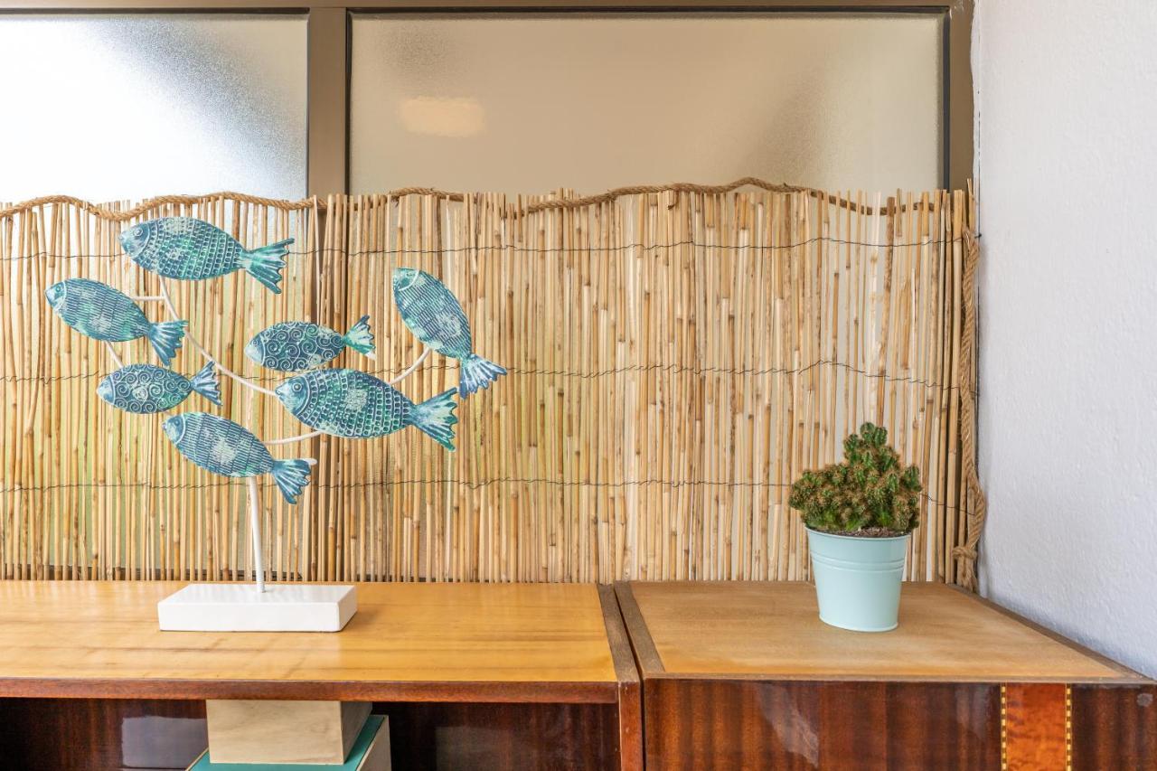 Beach Front Retro Hideaway In Salou Exterior photo